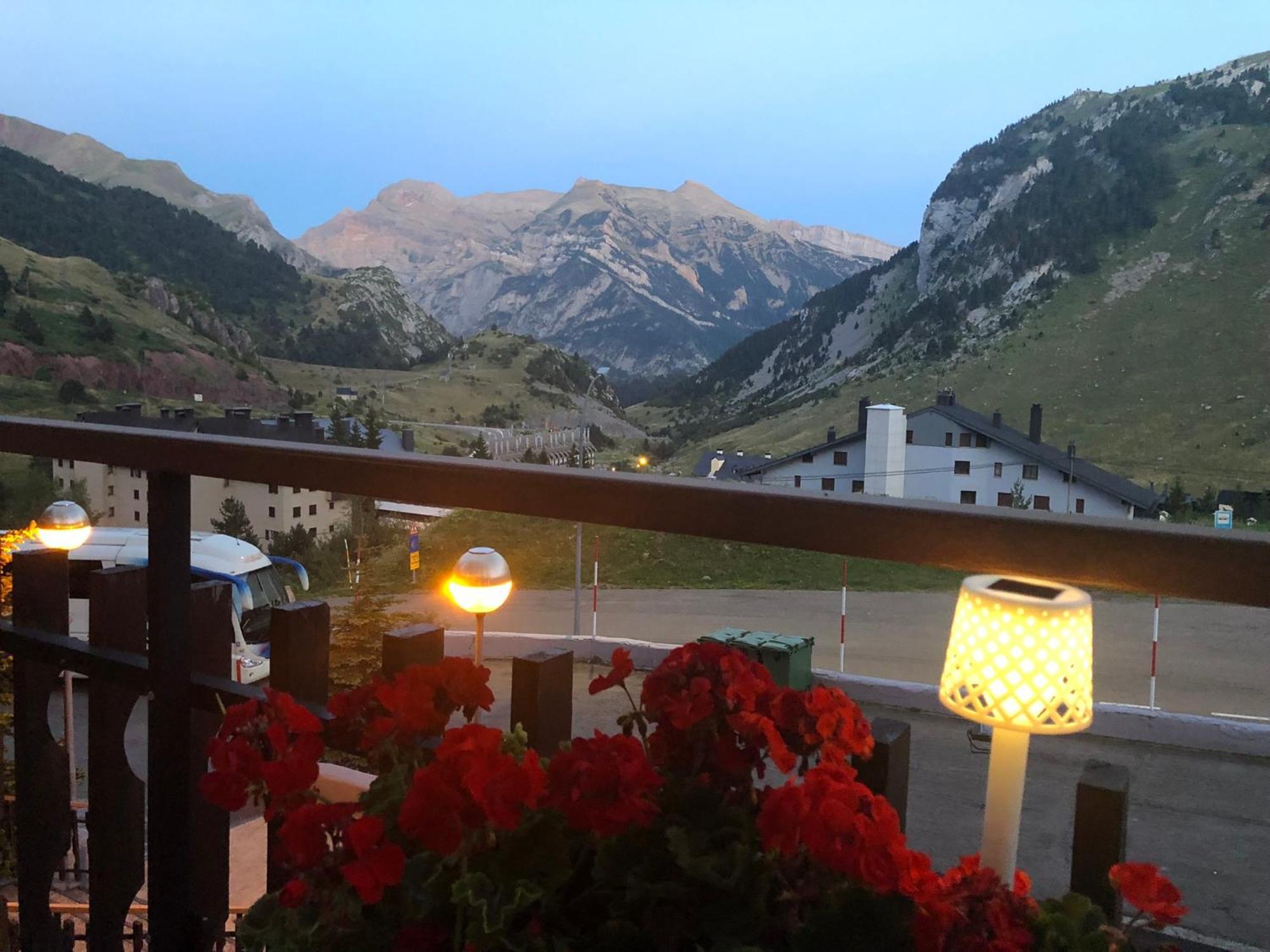Hotel Edelweiss กันดันชู ภายนอก รูปภาพ