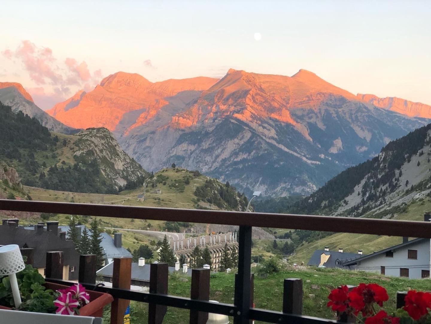 Hotel Edelweiss กันดันชู ภายนอก รูปภาพ
